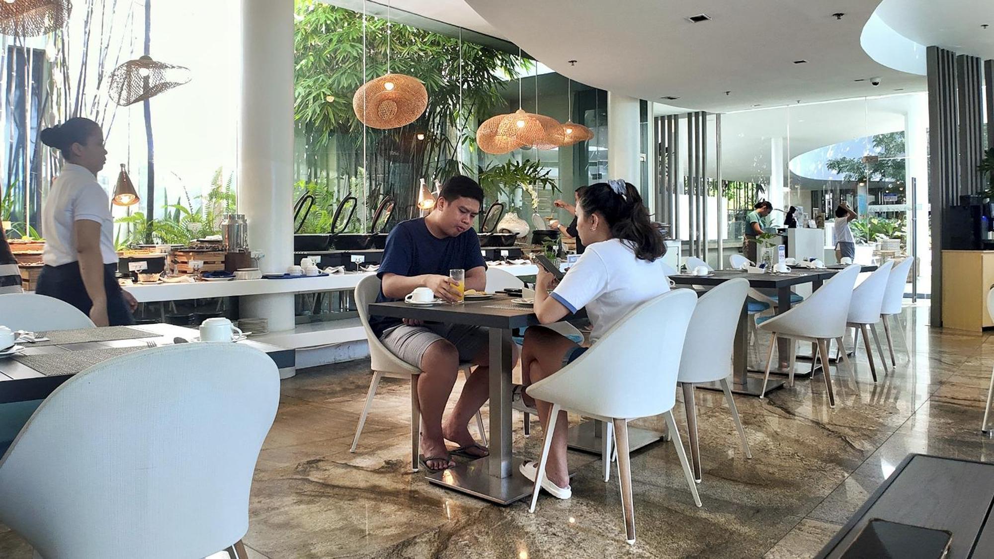 Dominiks Stylish Resort Gem Ocean View Pool Queen Bed At Tambuli 8 Floor Fast Wifi Lapu-Lapu City Exterior foto